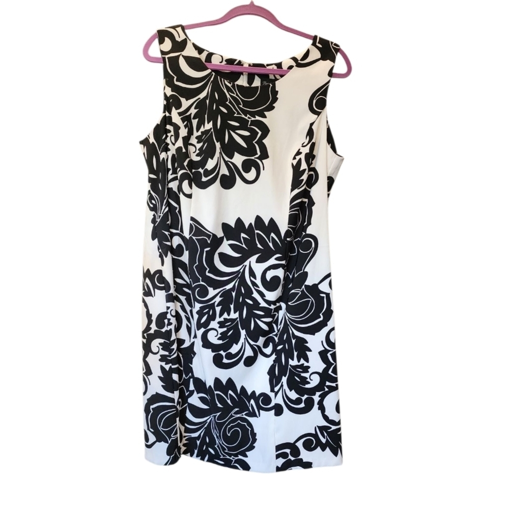 MAGGIE BARNES Elegant Black and White Floral Dress